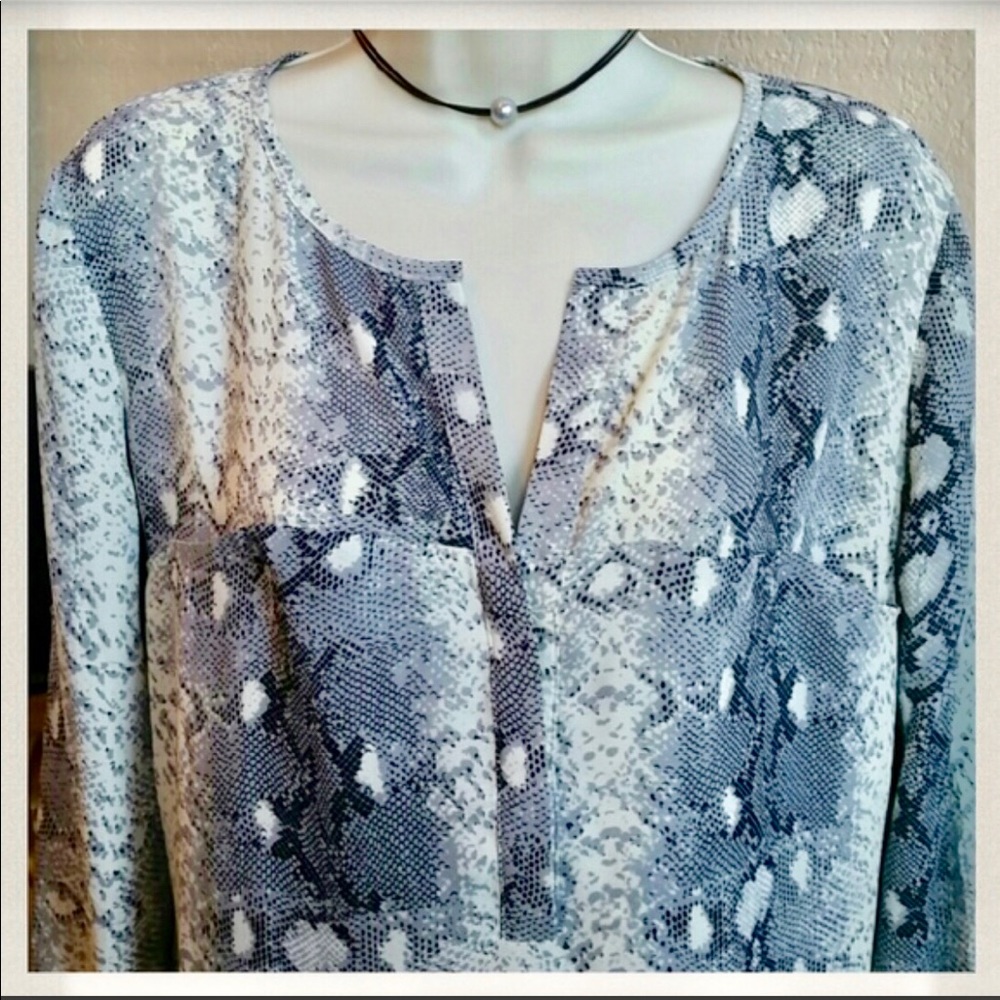 Gorgeous Snake python animal print top blouse 🐍